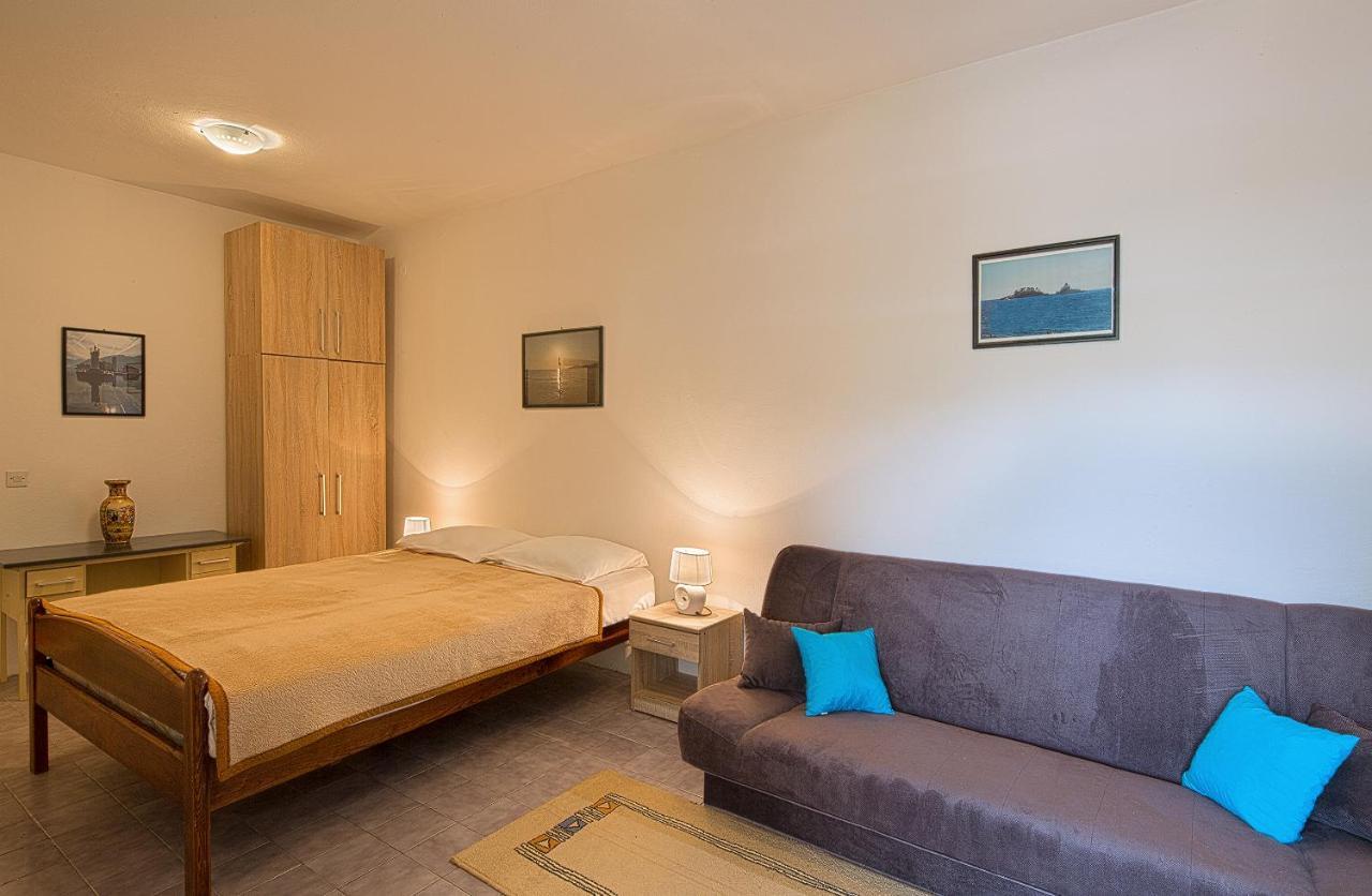 Madra And Guest house